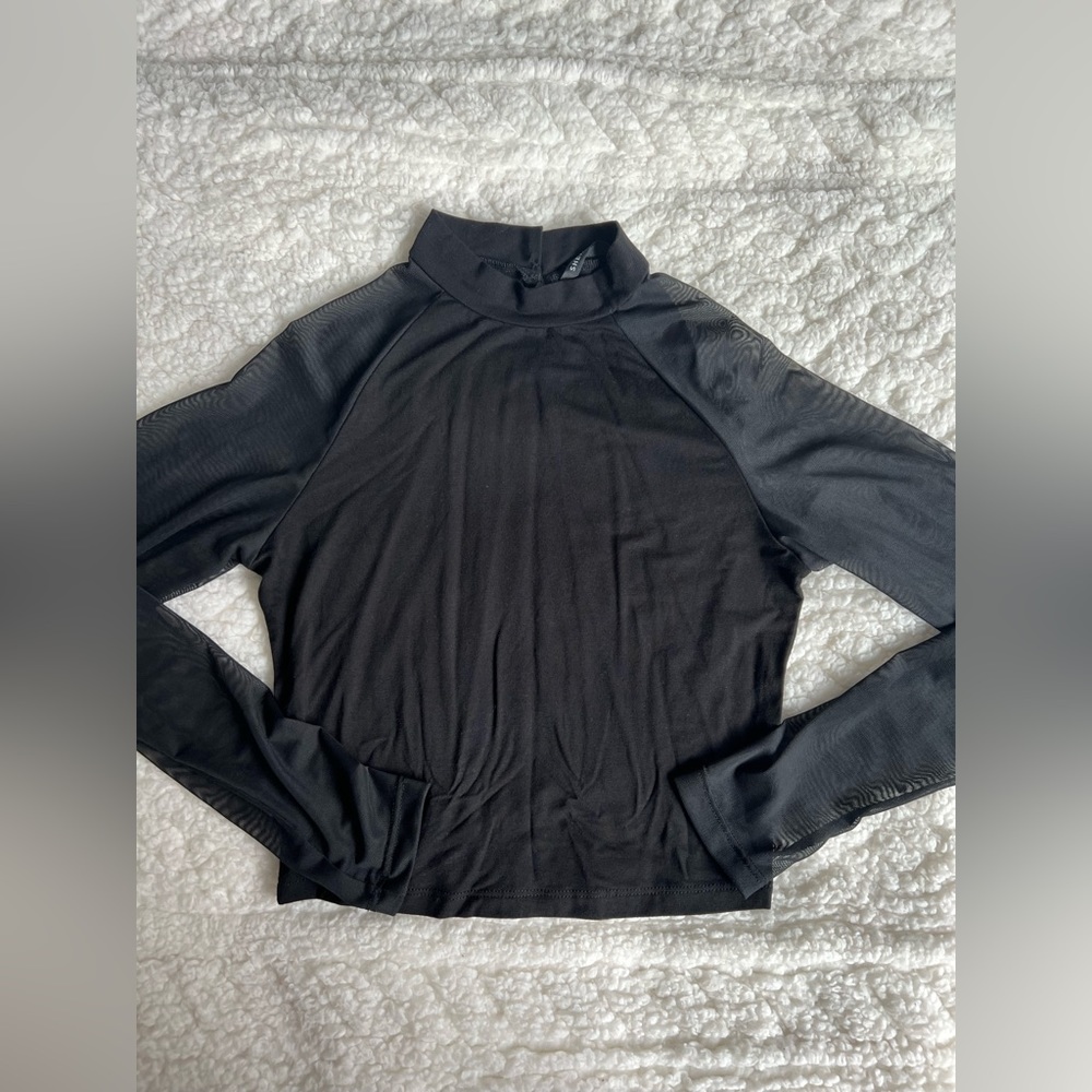 Mesh sleeves black top